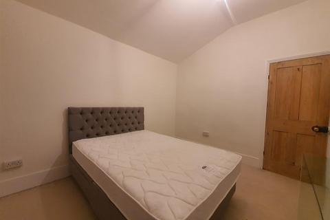 2 bedroom flat to rent - North View Road, Crouch End, N8