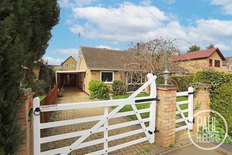 2 bedroom semi-detached bungalow for sale - Stobart Close, Beccles, NR34
