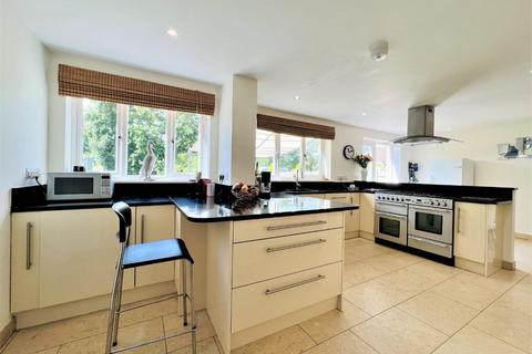 5 bedroom detached house for sale, Bromley Green Road, Ruckinge