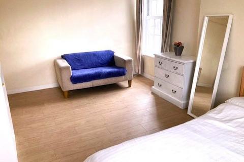 2 bedroom flat to rent - Wenham House, London SW8