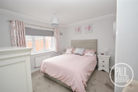 4 bedroom detached house for sale - Pinebanks, Lowestoft, Suffolk