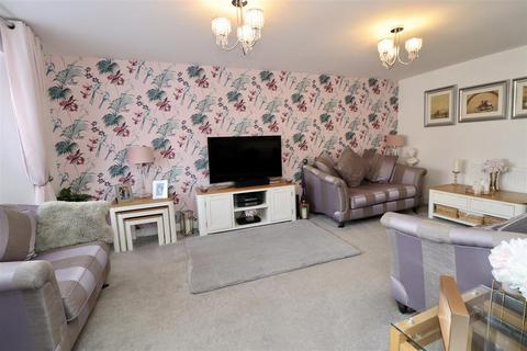 4 bedroom detached house for sale - Beales Close, Market Weighton, York