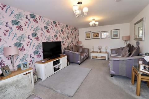 18 Beales Close, Market Weighton, York, YO43 3RU