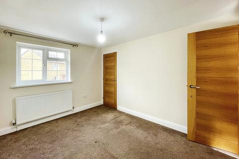 4 bedroom detached house to rent, Lent Rise Road, Burnham SL1