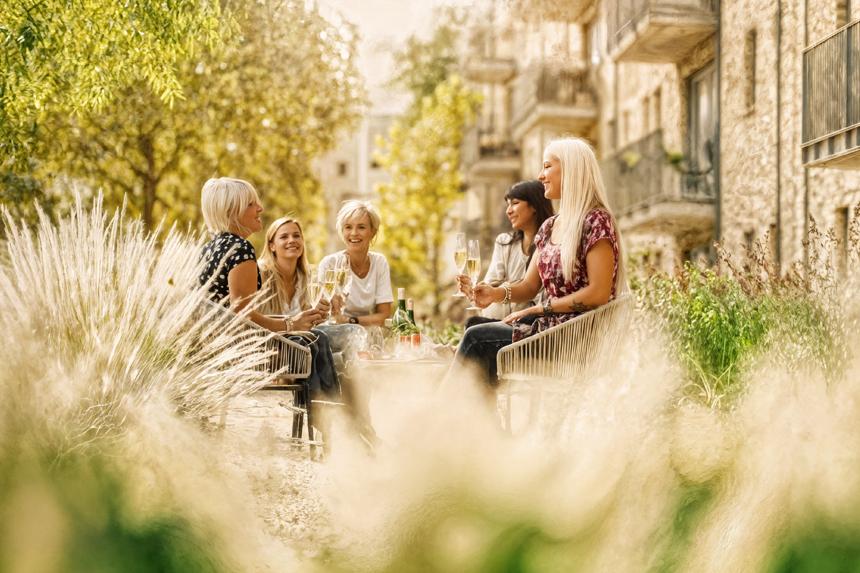 Courtyard Ladies Having Drinks 860x573px