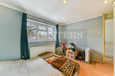 3 Royston Close, Hounslow, TW5 9TE