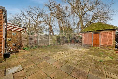 3 Royston Close, Hounslow, TW5 9TE