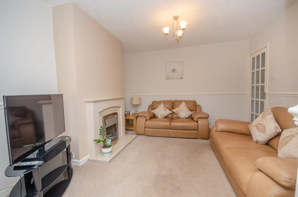 Family room pic 2.jpg
