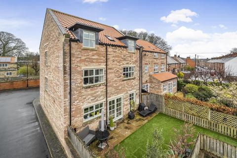 4 bedroom townhouse for sale - All Saints Square, Ripon