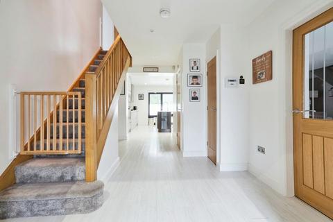 4 bedroom semi-detached house for sale, Raynville Road, Leeds