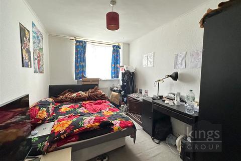 3 bedroom flat for sale, Ayley Croft, Enfield