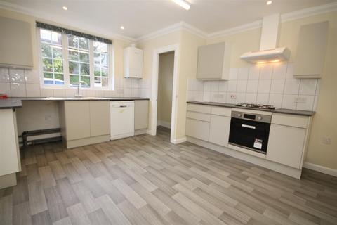 3 bedroom detached house to rent, Addison Road, Guildford