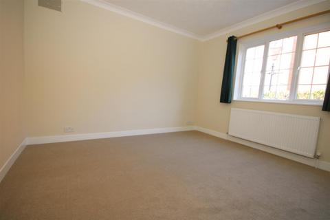 3 bedroom detached house to rent, Addison Road, Guildford