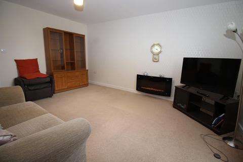 2 bedroom flat for sale, Pearce Close, Thornbury, Bristol