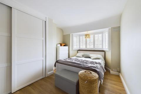 9 Pine Gardens, Ruislip, HA4 9TN
