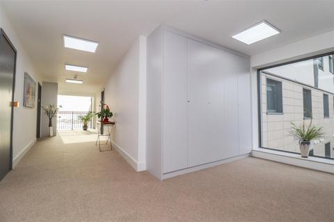 2 bedroom apartment to rent - The Shore, The Leas, Chalkwell