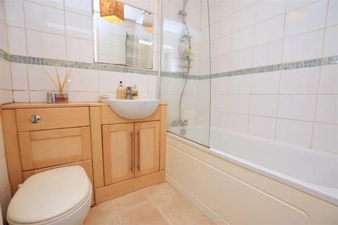 107 Brangwyn Crescent, London, SW19 2UA