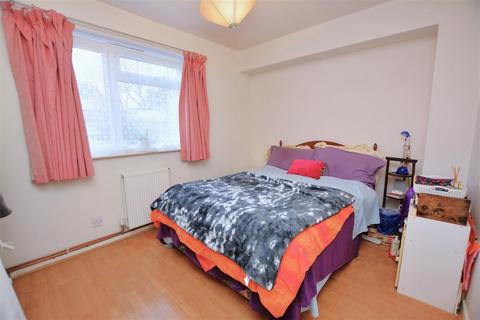 107 Brangwyn Crescent, London, SW19 2UA