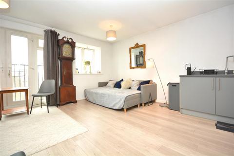 2 bedroom flat for sale - Schoolgate Drive, Morden SM4