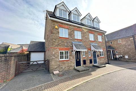 3 bedroom townhouse for sale - Gibson Vale, Broomfield, Chelmsford, CM1