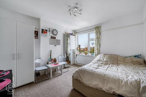 3 bedroom flat for sale, Greenford Avenue, London, W7