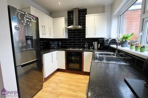 3 bedroom semi-detached house to rent - Chorley Old Road, Bolton, BL1