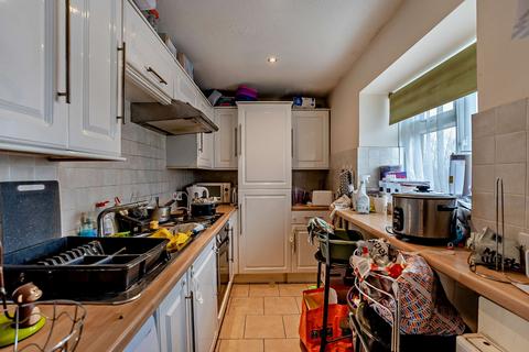 1 bedroom flat for sale - Lynn Road, Ilford, IG2