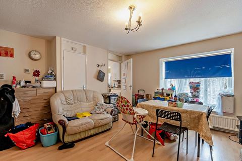 1 bedroom flat for sale - Lynn Road, Ilford, IG2