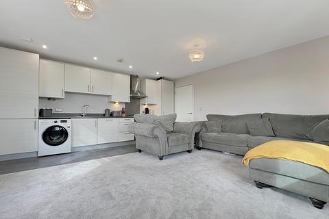 2 bedroom apartment for sale - Churchill Avenue, Basildon, SS14