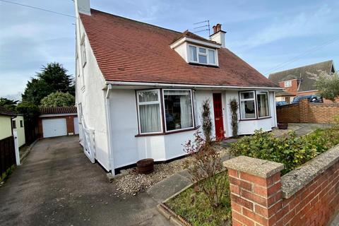 4 bedroom detached bungalow for sale - Normanston Drive, Oulton Broad, Lowestoft, Suffolk, NR32