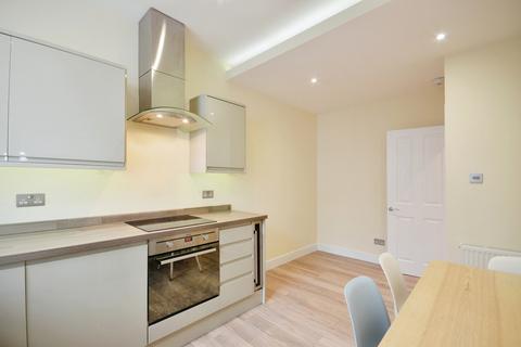 2 bedroom apartment for sale, Gloucester Terrace, London W2