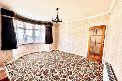 3 bedroom semi-detached house for sale, Wrens Avenue, Tipton DY4