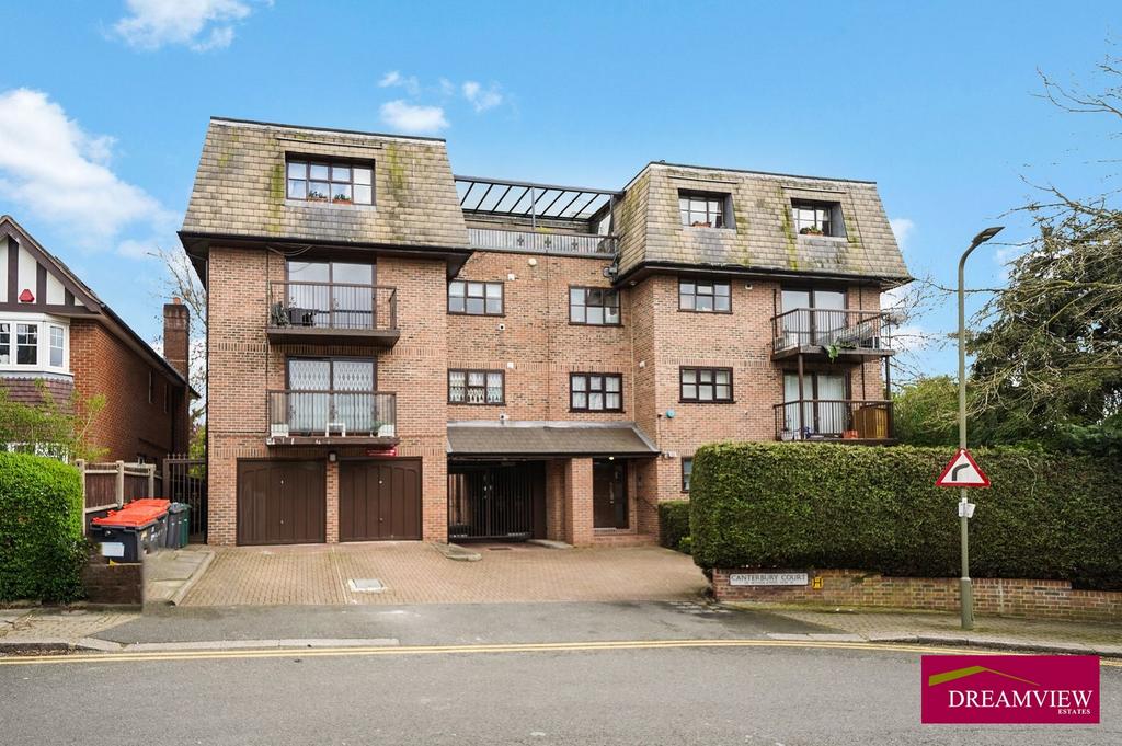 WOODLANDS, GOLDERS GREEN, NW11 2 bed apartment - £650,000