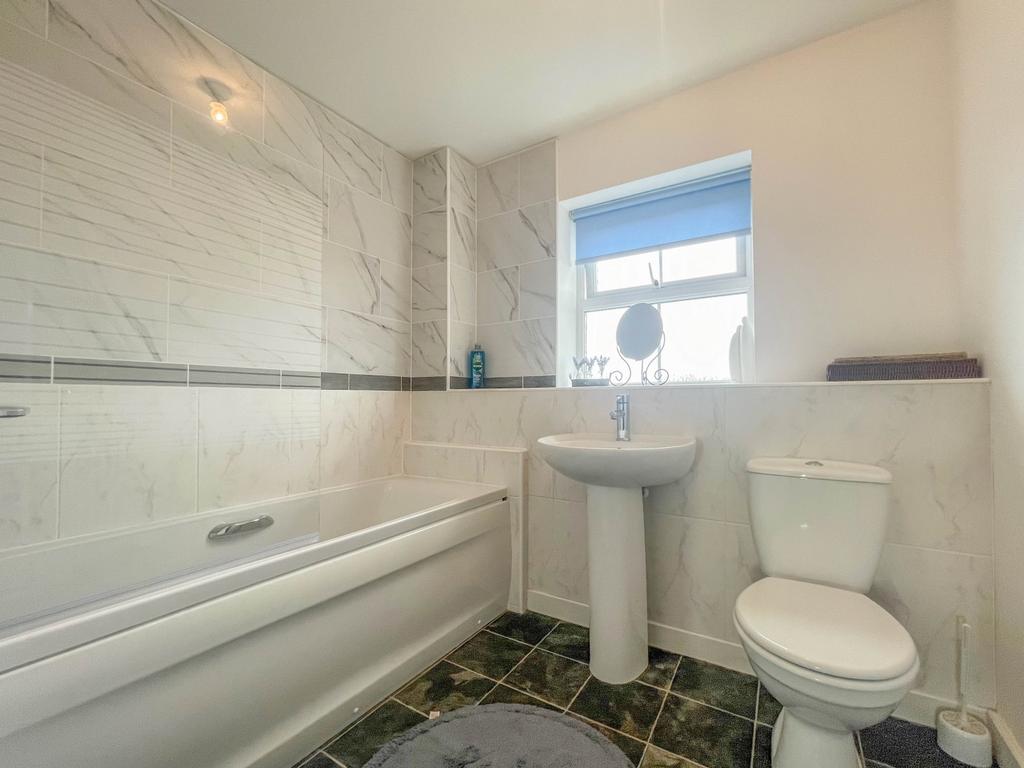 Bed 4 (en-suite)