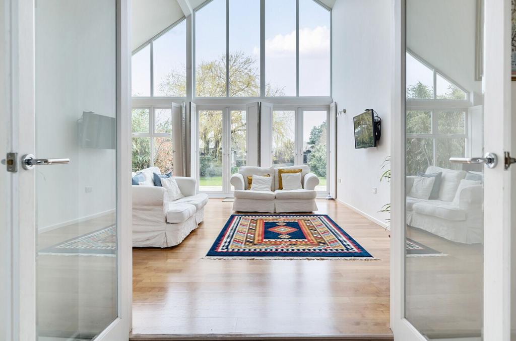 Open plan living &amp; dining space