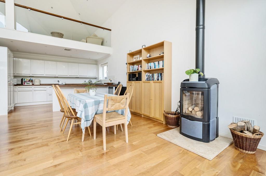 Open plan living &amp; dining space