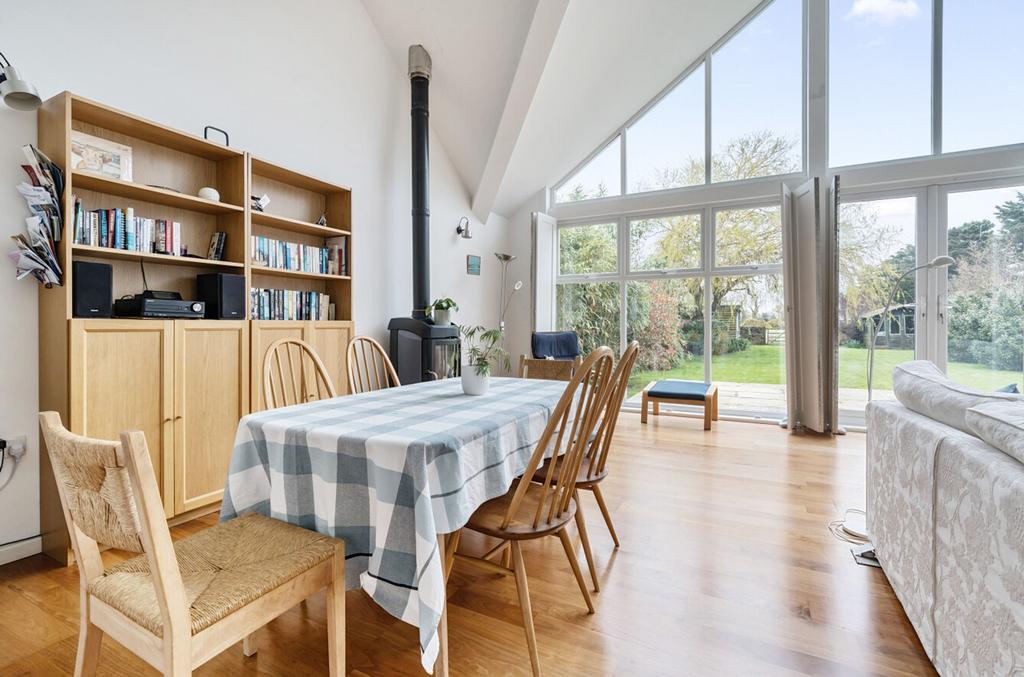 Open plan living &amp; dining space