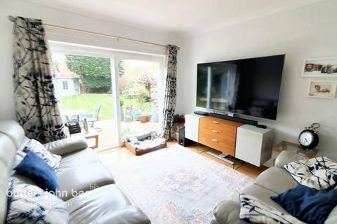 8 Chapel Close, Comberbach, Northwich, CW9 6BA