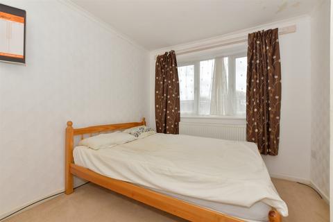 3 bedroom semi-detached house for sale - Patterdale Road, Dartford, Kent