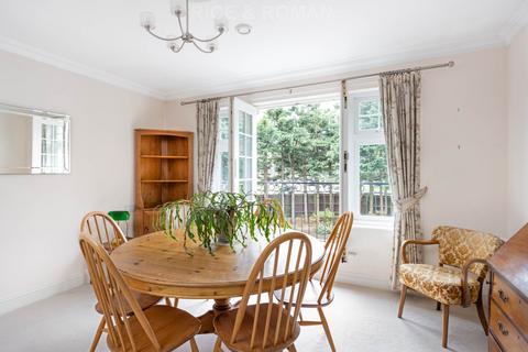 2 bedroom retirement property for sale, Epsom Road, Leatherhead KT22