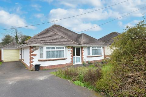 3 bedroom bungalow for sale - Dilly Lane, Barton on Sea, New Milton, Hampshire, BH25