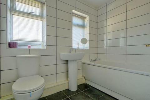 3 bedroom semi-detached house to rent, Nightingale Road, Middlesbrough, TS6