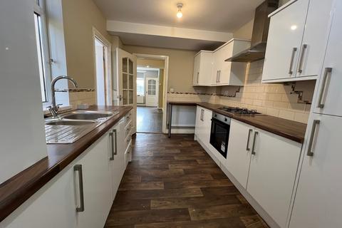 4 Emlyn Terrace, Tonypandy, CF40 2BL