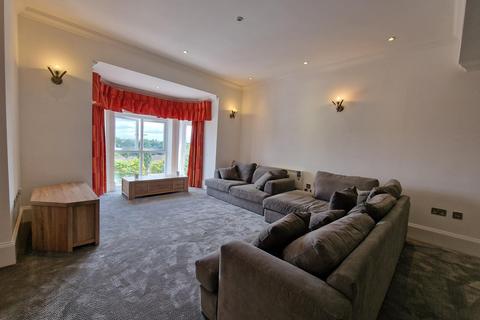 3 bedroom apartment to rent, Royal Court Apartments, Lichfield Road, Sutton Coldfield B74