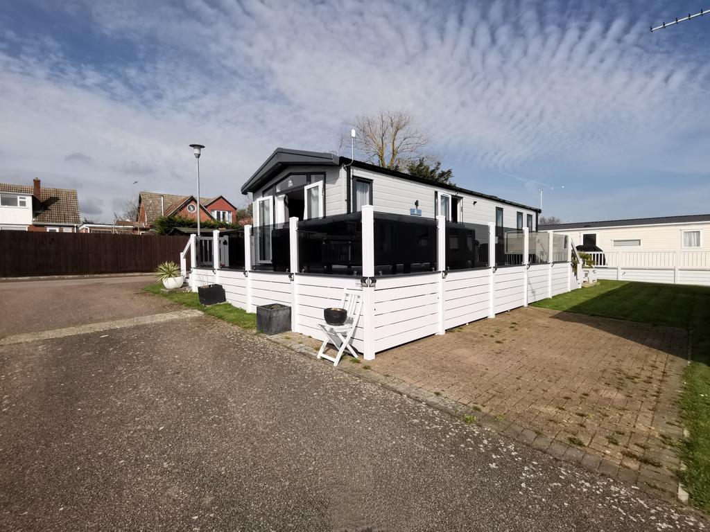 2 Bedroom Park Home for Sale