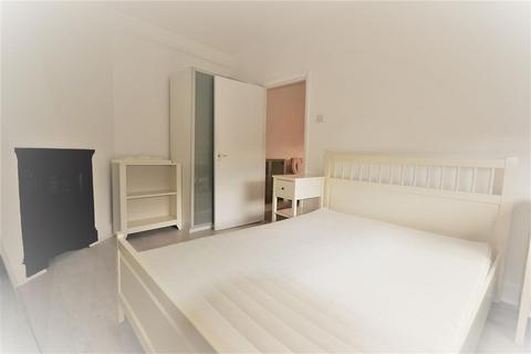 1 bedroom flat to rent - Dewsbury Court, Chiswick Road, London