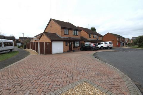 3 bedroom detached house for sale, Redstart Avenue, Kidderminster, DY10