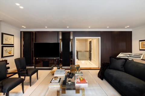 2 bedroom flat for sale, Balfour Place, Mayfair, London, W1K
