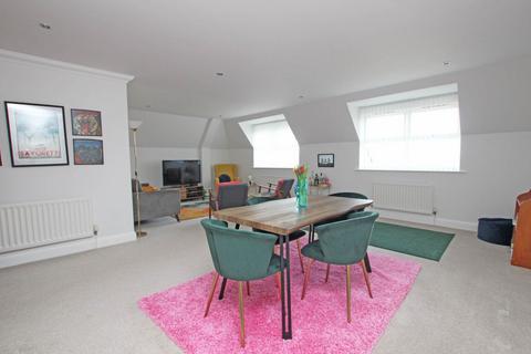 2 bedroom flat for sale - Silverdale Road, Eastbourne, BN20 7EY