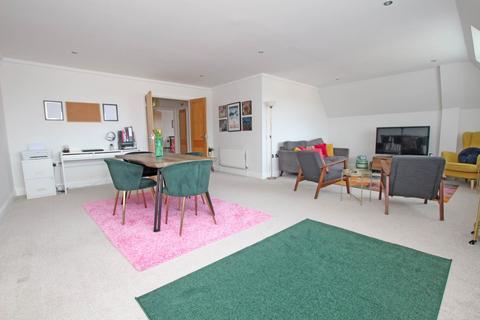 2 bedroom flat for sale, Silverdale Road, Eastbourne, BN20 7EY